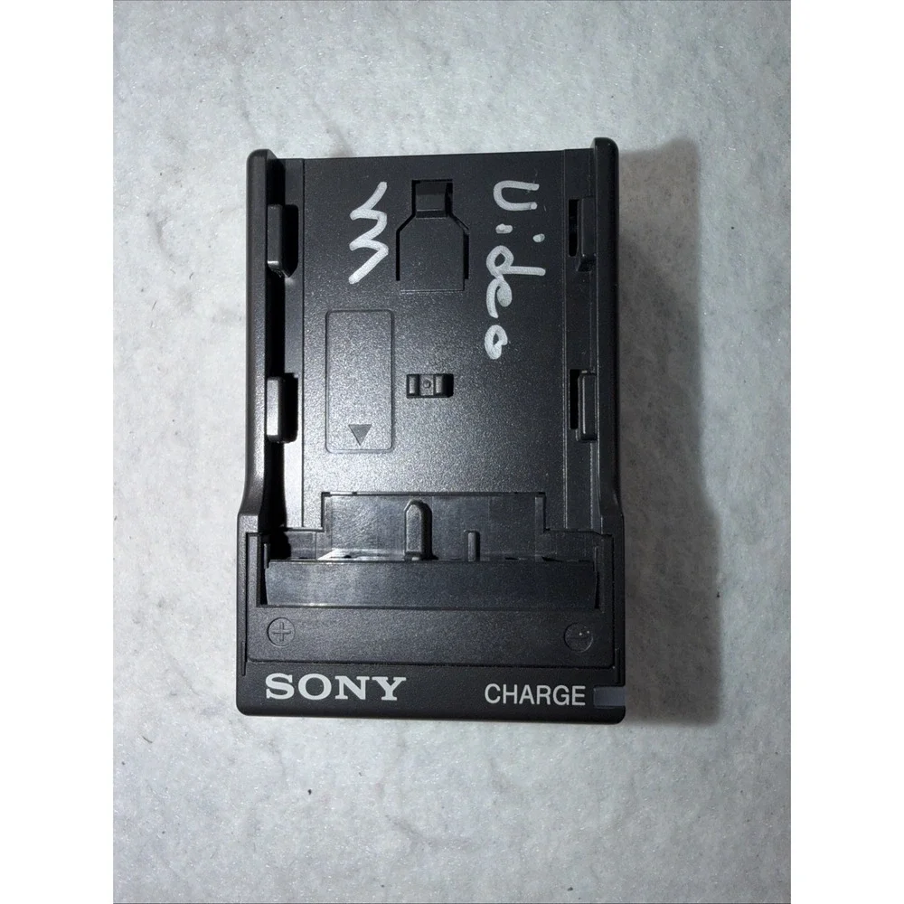 Sony BC-TRM Portable Battery Charger‎ M Series NP-FM30 NP-FM50 NP-QM91 NP-FM90